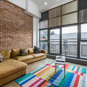 Apartment De Luxe Short Stays- Spacious 3 Bed City Apt